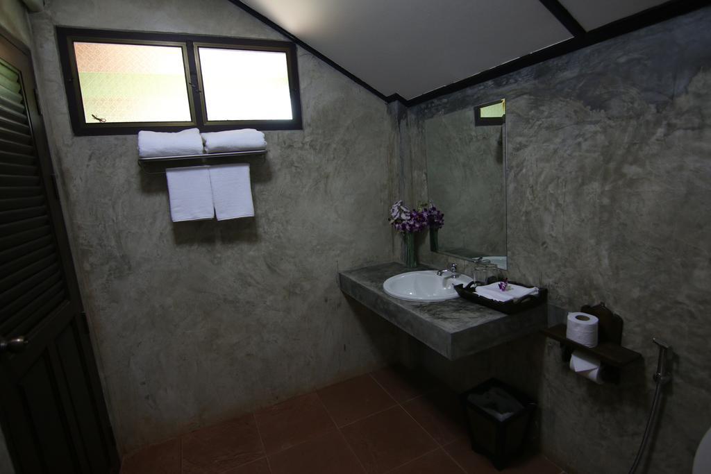 Little-Teak Homestay Chiang Mai Bagian luar foto